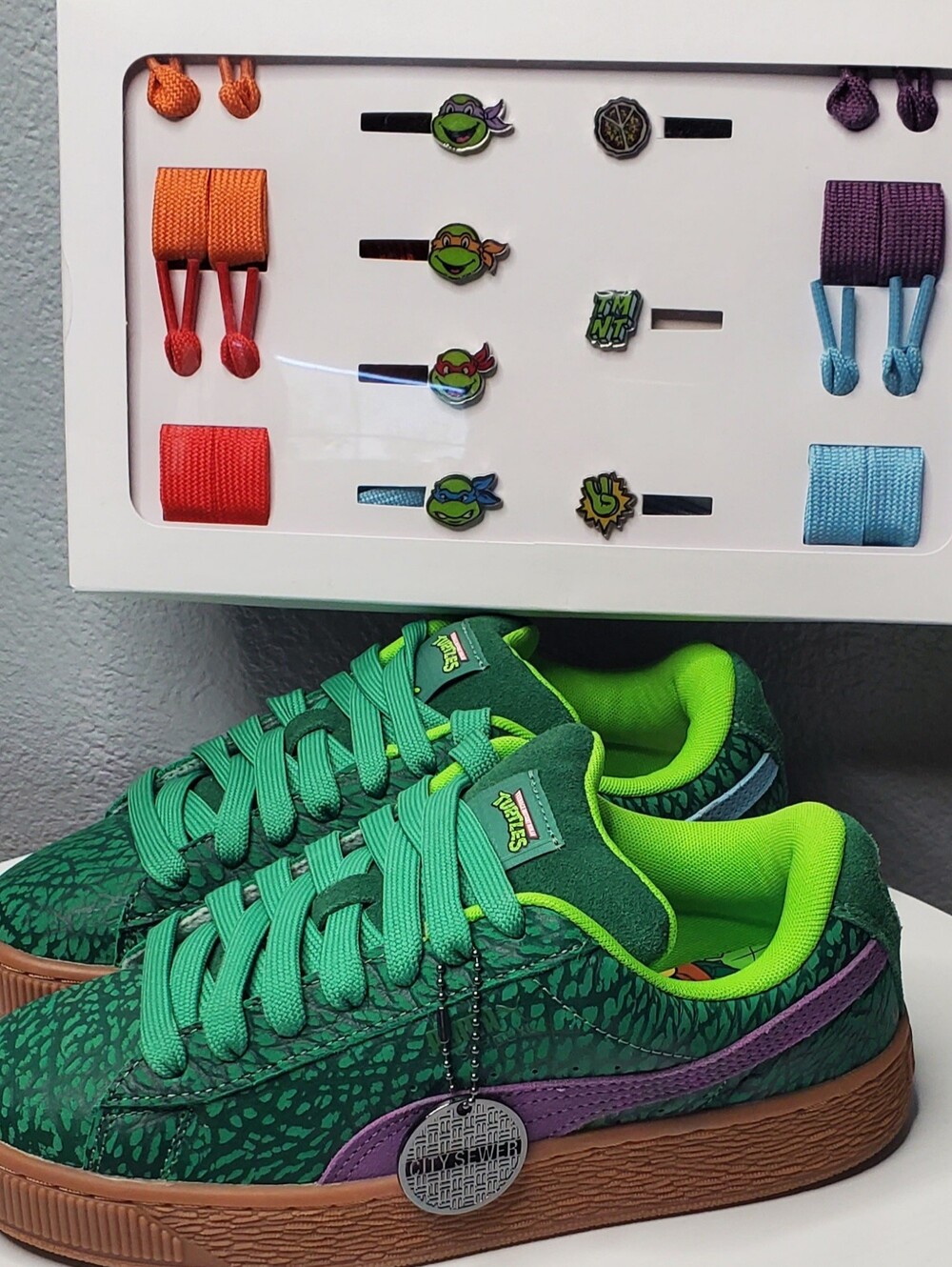 TMNT PUMA Teenage Mutant Ninja Turtles x Suede XL kids Sz 5.5/ W 7 (401427-01)